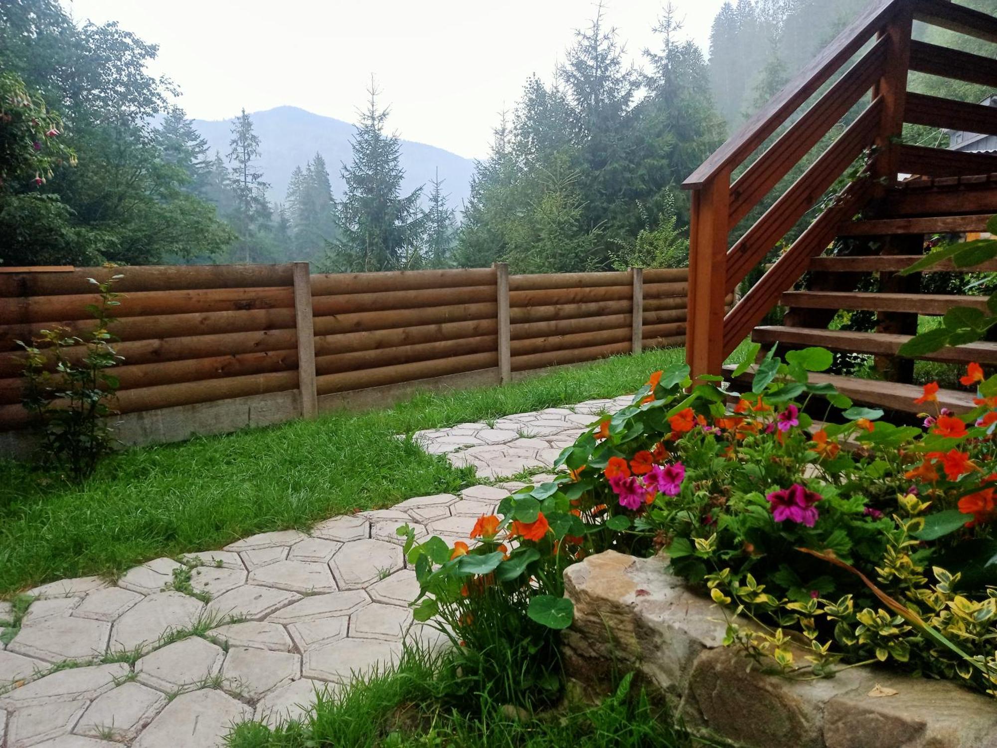 на скелі * Криворівня